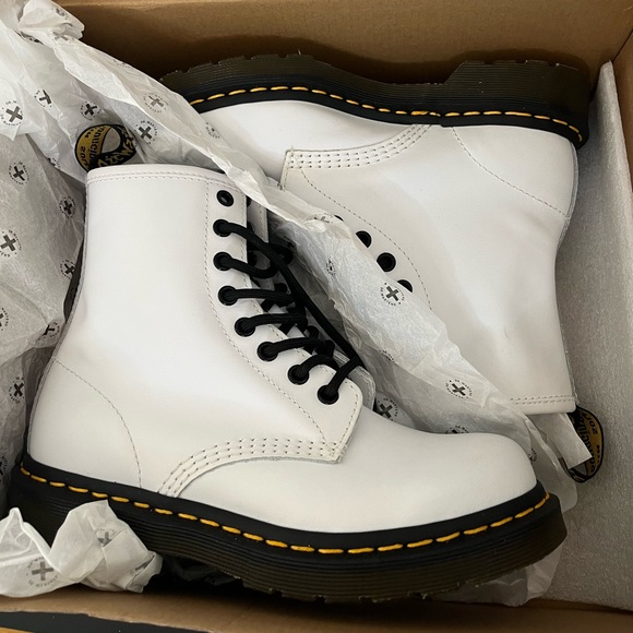 HP⚡️Dr. Martins 1460 White Leather Boot - Picture 4 of 11